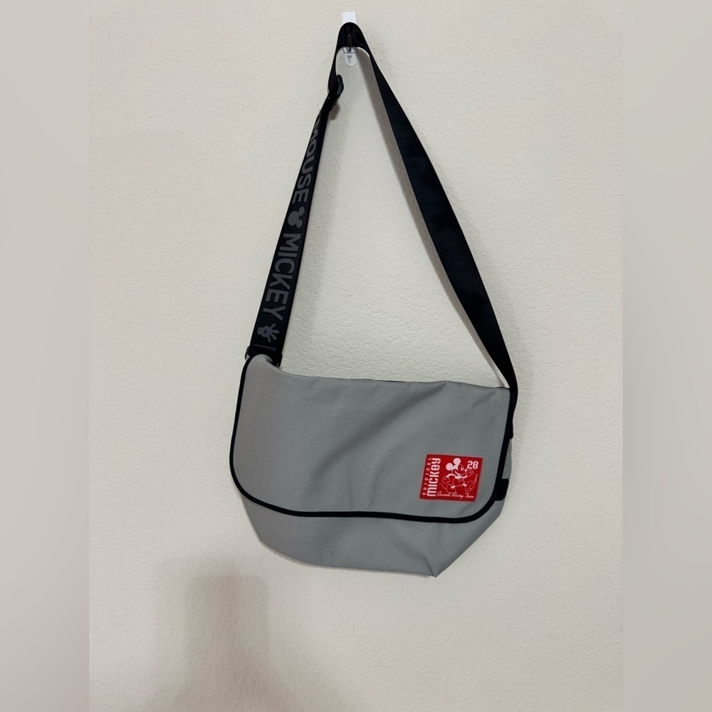 Disney Original Mickey Seaside Racing Vinyl Messenger Bag Gray NWT - Picture 2 of 9